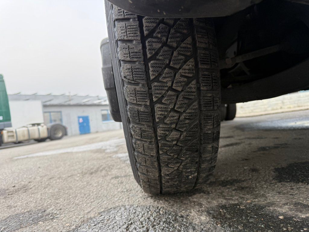 Closed box van Iveco Daily 35C16: picture 10