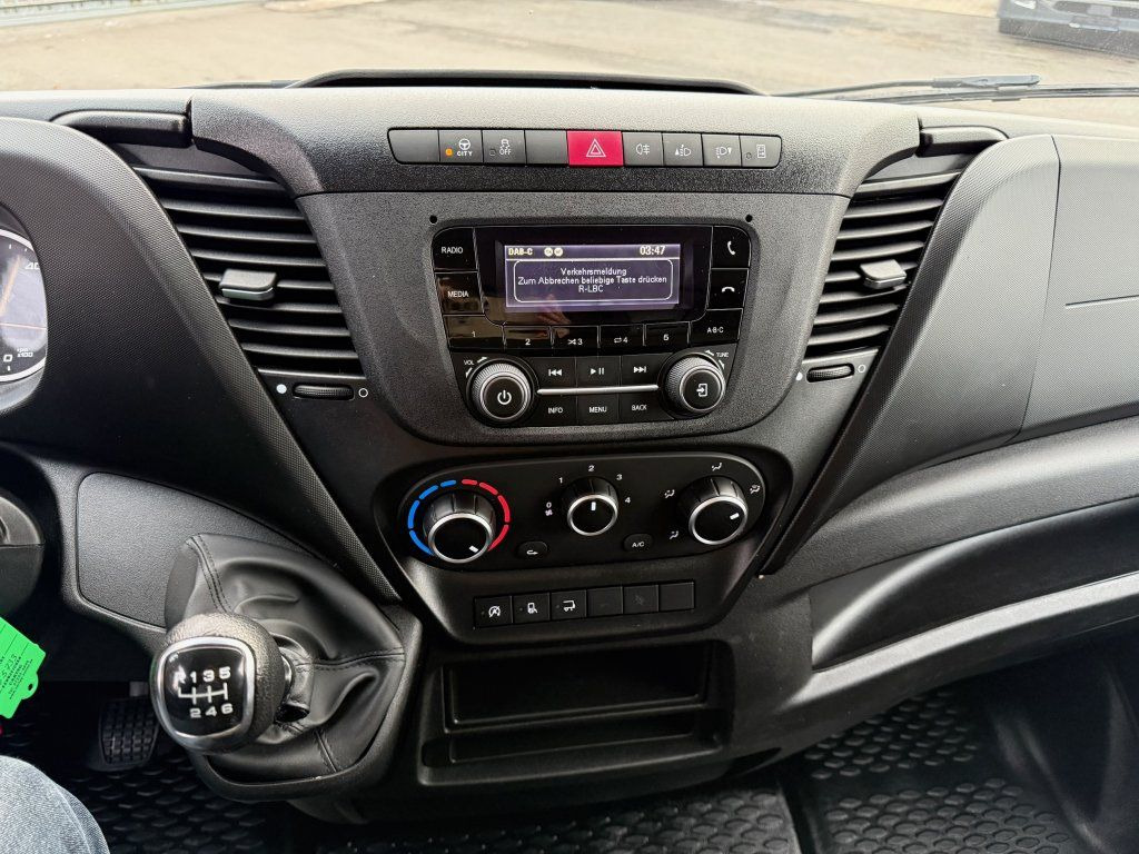 Closed box van Iveco Daily 35C16: picture 12