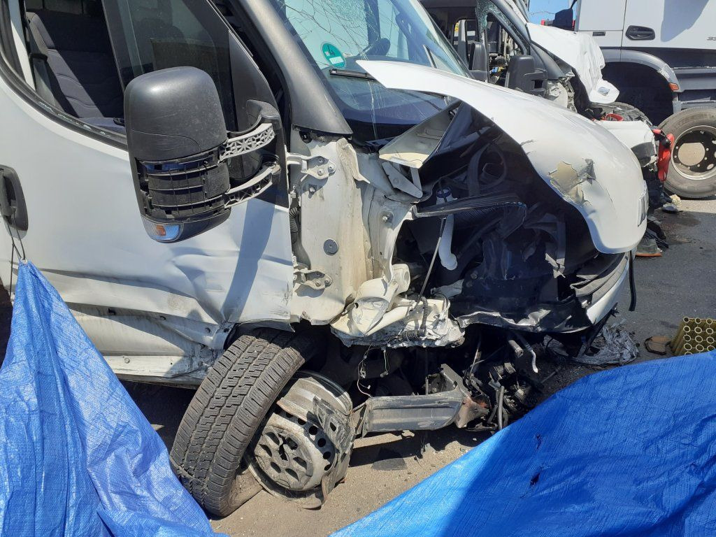 Iveco Daily 35S16 mit LBW DAMAGED - Closed box van: picture 3 Iveco Daily 35S16 mit LBW DAMAGED - Closed box van: picture 3