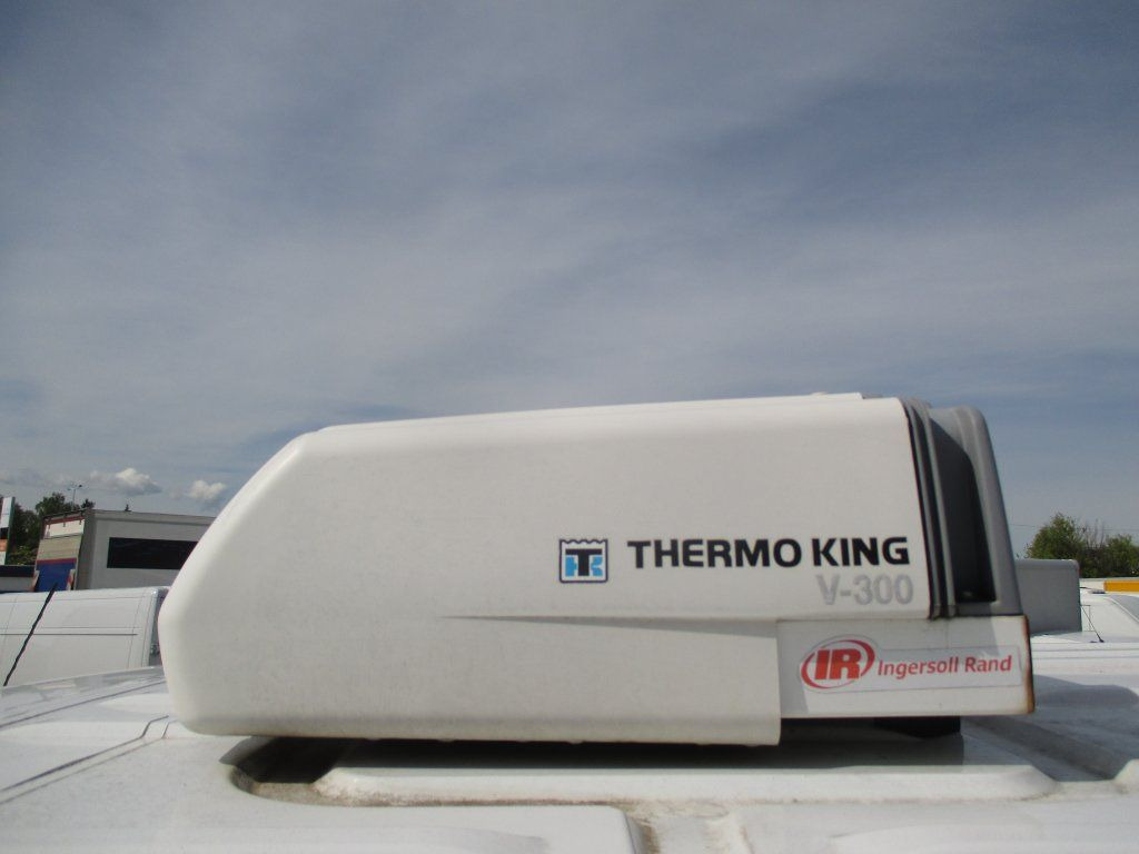 Refrigerated delivery van Renault Master L2H2: picture 18