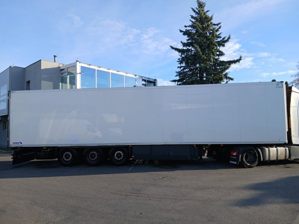 Schmitz Cargobull SKO24 Thermo King SLXe300 - Closed box semi-trailer: picture 2 Schmitz Cargobull SKO24 Thermo King SLXe300 - Closed box semi-trailer: picture 2
