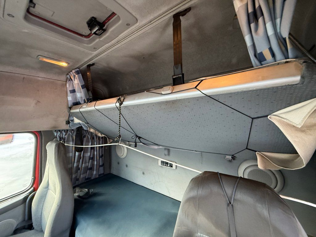 Tractor unit Volvo FM12.460 6x2 EURO 3: picture 16 Tractor unit Volvo FM12.460 6x2 EURO 3: picture 16