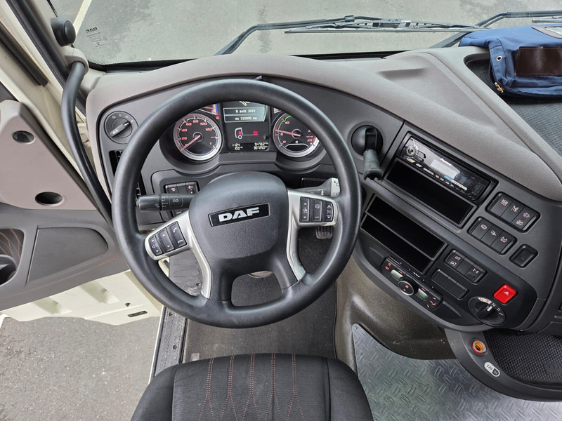 DAF XF 450 - auto-école - Curtainsider truck: picture 5 DAF XF 450 - auto-école - Curtainsider truck: picture 5