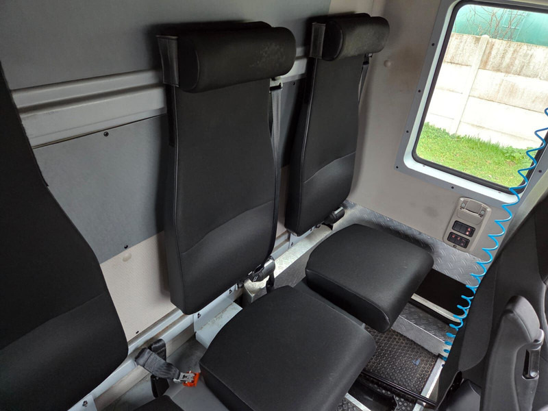 Curtainsider truck DAF XF 450 - auto-école: picture 6