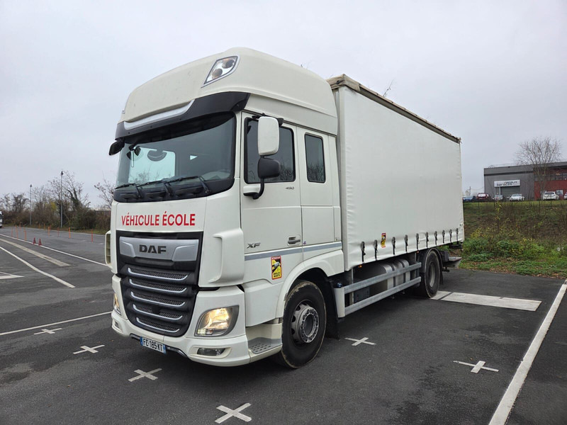 DAF XF 450 - auto-école - Curtainsider truck: picture 1 DAF XF 450 - auto-école - Curtainsider truck: picture 1