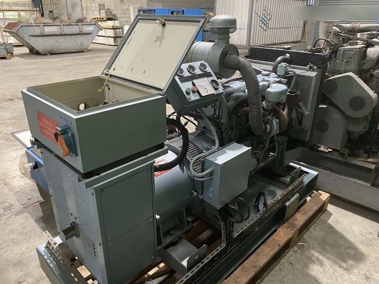 SDMO 70 kVa Perkins diesel - Generator set: picture 4 SDMO 70 kVa Perkins diesel - Generator set: picture 4