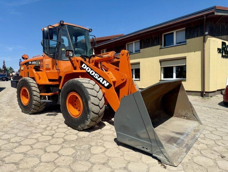 Doosan DL250 - Wheel loader: picture 2 Doosan DL250 - Wheel loader: picture 2