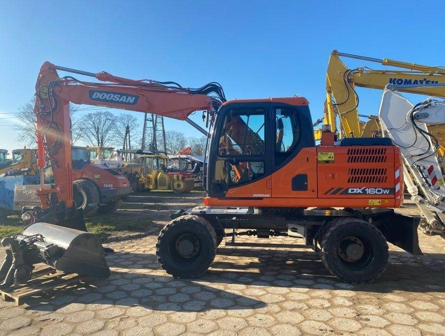 Doosan DX160W-3 - Wheel excavator: picture 3 Doosan DX160W-3 - Wheel excavator: picture 3