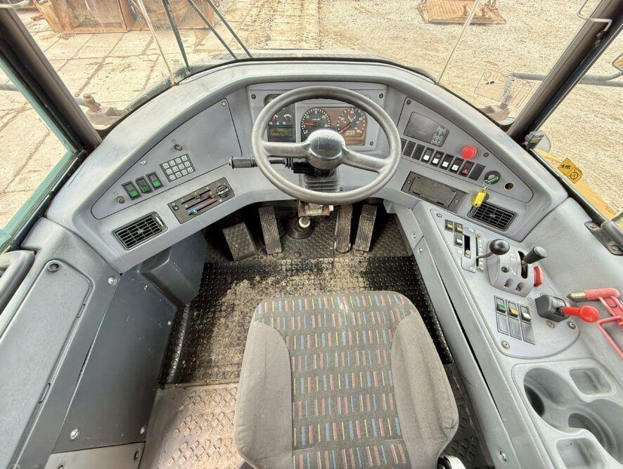 Articulated dumper Volvo A35D: picture 11