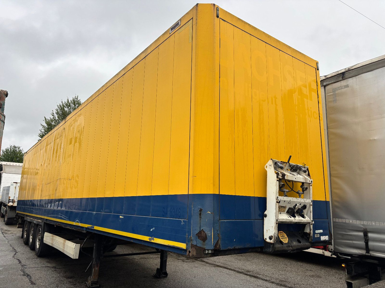 Krone SD Textilkoffer/Luft/Scheibe - Closed box semi-trailer: picture 3 Krone SD Textilkoffer/Luft/Scheibe - Closed box semi-trailer: picture 3