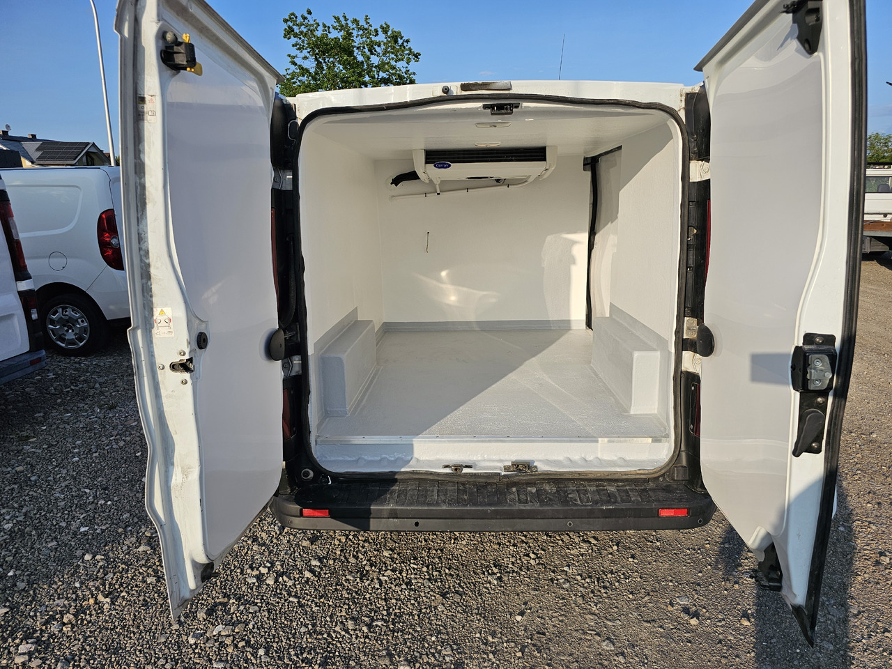 Opel VIVARO CHLODNIA CARRIER+230V CHLODZI GRZEJE KLIMA EURO6 - Refrigerated delivery van: picture 2 Opel VIVARO CHLODNIA CARRIER+230V CHLODZI GRZEJE KLIMA EURO6 - Refrigerated delivery van: picture 2