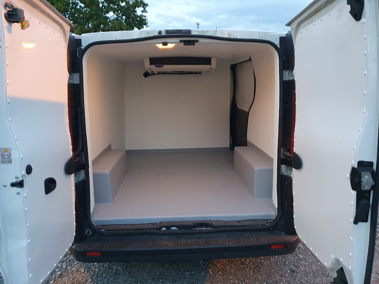 Opel VIVARO CHLODNIA CARRIER+230V KLIMA NAVI EURO6 - Refrigerated delivery van: picture 2 Opel VIVARO CHLODNIA CARRIER+230V KLIMA NAVI EURO6 - Refrigerated delivery van: picture 2