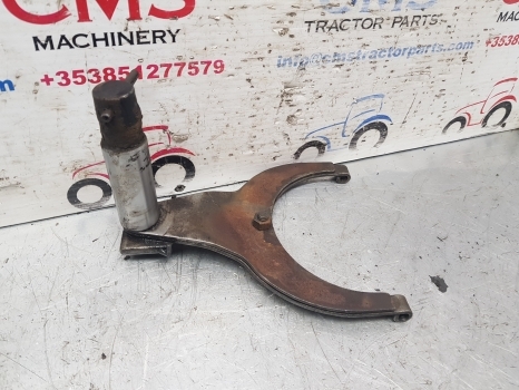 Case International 956, 1056 Rear Axle Differential Fork 3230701r91, 2706178r93 - Rear axle for Farm tractor: picture 4 Case International 956, 1056 Rear Axle Differential Fork 3230701r91, 2706178r93 - Rear axle for Farm tractor: picture 4