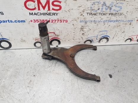 Case International 956, 1056 Rear Axle Differential Fork 3230701r91, 2706178r93 - Rear axle for Farm tractor: picture 1 Case International 956, 1056 Rear Axle Differential Fork 3230701r91, 2706178r93 - Rear axle for Farm tractor: picture 1