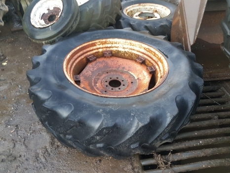 Case International Rear Wheel Complete 18.4r38 - Wheel and tire package for Farm tractor: picture 1 Case International Rear Wheel Complete 18.4r38 - Wheel and tire package for Farm tractor: picture 1