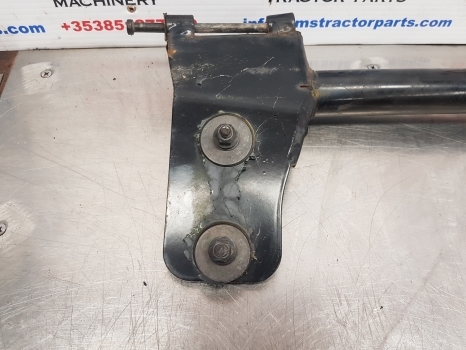 Claas Arion 640, 500, 600 Hexashift, Cmatic, Cab Door Hinge Support 0021536290 - Door and parts for Farm tractor: picture 2 Claas Arion 640, 500, 600 Hexashift, Cmatic, Cab Door Hinge Support 0021536290 - Door and parts for Farm tractor: picture 2