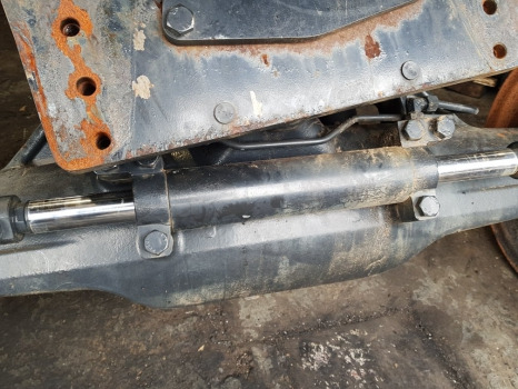 Deutz Agrotron 6120.4 Front Axle Steering Cylinder 0.900.1575.8, 399938 - Steering: picture 2 Deutz Agrotron 6120.4 Front Axle Steering Cylinder 0.900.1575.8, 399938 - Steering: picture 2