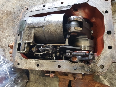 Fiat 70-90, 80-90 Hydraulic Lift Cover Assy 5117164, 5125938, 5123957, 5123959 - Hydraulics for Farm tractor: picture 4 Fiat 70-90, 80-90 Hydraulic Lift Cover Assy 5117164, 5125938, 5123957, 5123959 - Hydraulics for Farm tractor: picture 4