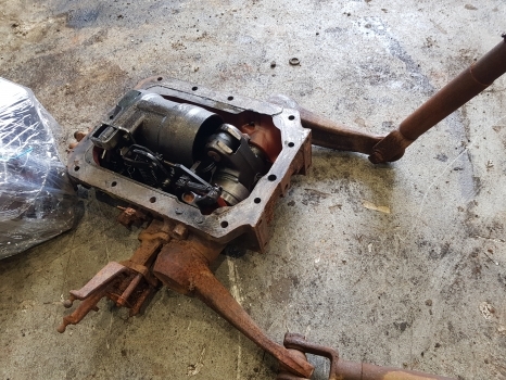 Fiat 70-90, 80-90 Hydraulic Lift Cover Assy 5117164, 5125938, 5123957, 5123959 - Hydraulics for Farm tractor: picture 1 Fiat 70-90, 80-90 Hydraulic Lift Cover Assy 5117164, 5125938, 5123957, 5123959 - Hydraulics for Farm tractor: picture 1