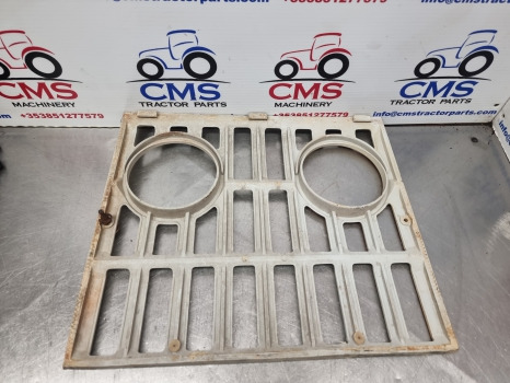 Ford 2000, 3000, 4000, 5000, 7100 Front Grille 81824198, D1nn8151b - Grill: picture 4 Ford 2000, 3000, 4000, 5000, 7100 Front Grille 81824198, D1nn8151b - Grill: picture 4