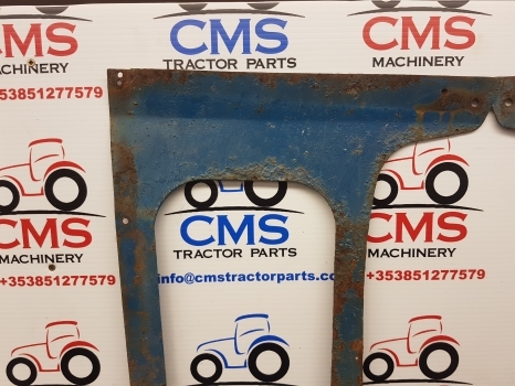 Ford 2000, 3000 Cab Front Quarter Panels D0nn94500n76a, D0nn94500n77a - Window and parts for Farm tractor: picture 3 Ford 2000, 3000 Cab Front Quarter Panels D0nn94500n76a, D0nn94500n77a - Window and parts for Farm tractor: picture 3