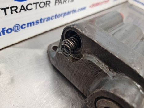 Ford 40 Series, 7840, 8240, 8340, Ts, Hydraulic Valve F2nnr947aa, 81878459 - Hydraulic valve for Agricultural machinery: picture 3 Ford 40 Series, 7840, 8240, 8340, Ts, Hydraulic Valve F2nnr947aa, 81878459 - Hydraulic valve for Agricultural machinery: picture 3