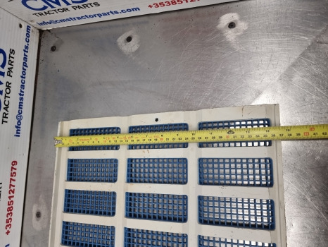 Ford 4000, 4200, 5000, 7000, 3000 Front Lower Grille D1nn8151a, 81824197 - Grill: picture 4 Ford 4000, 4200, 5000, 7000, 3000 Front Lower Grille D1nn8151a, 81824197 - Grill: picture 4