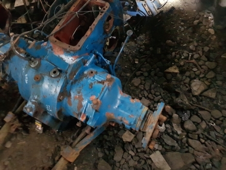 Ford 4830 Front, Rear Axles, Backend Narrow Nut Parts Dismantling - Axle and parts for Farm tractor: picture 2 Ford 4830 Front, Rear Axles, Backend Narrow Nut Parts Dismantling - Axle and parts for Farm tractor: picture 2