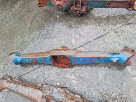 Ford 7840, 6640, 5640 Front Axle Housing Car125160, 19013 , Car128939, 82850149 - Front axle: picture 1 Ford 7840, 6640, 5640 Front Axle Housing Car125160, 19013 , Car128939, 82850149 - Front axle: picture 1