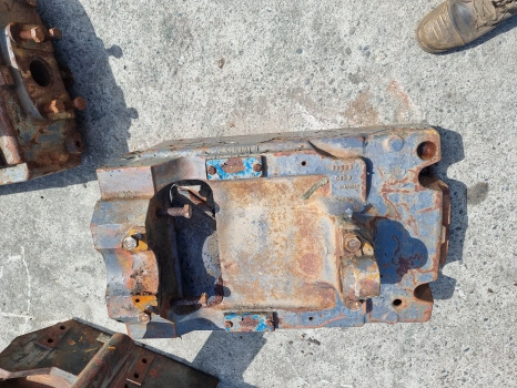 Ford 8240, 7740, 40 Series, Front Axle Support 82004900, 82002097 - Front axle: picture 1 Ford 8240, 7740, 40 Series, Front Axle Support 82004900, 82002097 - Front axle: picture 1