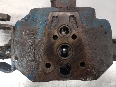 Ford 8700, 9700, Tw Series Tw15 Hydraulic Remote Valve E2nnb950ea - Hydraulic valve for Farm tractor: picture 2 Ford 8700, 9700, Tw Series Tw15 Hydraulic Remote Valve E2nnb950ea - Hydraulic valve for Farm tractor: picture 2