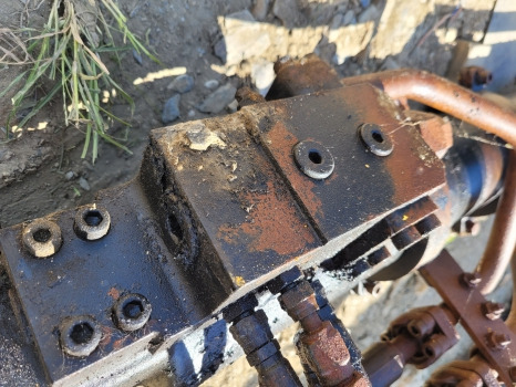 Hyundai Hx220lc Boom Lift Ram Check, Safety Lock Valve 31q6-55012gg - Hydraulics for Excavator: picture 3 Hyundai Hx220lc Boom Lift Ram Check, Safety Lock Valve 31q6-55012gg - Hydraulics for Excavator: picture 3