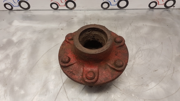 International 2wd Hub 67527c91 , 67527c92 - Hub for Farm tractor: picture 5 International 2wd Hub 67527c91 , 67527c92 - Hub for Farm tractor: picture 5