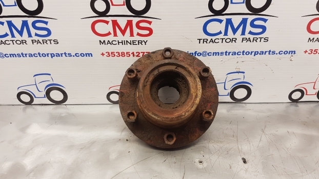 International 2wd Hub 67527c91 , 67527c92 - Hub for Farm tractor: picture 1 International 2wd Hub 67527c91 , 67527c92 - Hub for Farm tractor: picture 1
