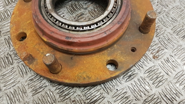 John Deere 3200 ,3400 Hub Bolt Plate Z72470 - Hub for Farm tractor: picture 3 John Deere 3200 ,3400 Hub Bolt Plate Z72470 - Hub for Farm tractor: picture 3