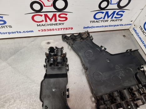 John Deere 6145r, 6r Series, Hydraulic Pipes Chanel L218194, L215685 - Hydraulics: picture 3 John Deere 6145r, 6r Series, Hydraulic Pipes Chanel L218194, L215685 - Hydraulics: picture 3