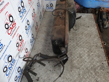 Lamborghini 1106 4wd Right Hand Side Diesel Tank 0.257.8143.3/40 - Fuel tank for Farm tractor: picture 3 Lamborghini 1106 4wd Right Hand Side Diesel Tank 0.257.8143.3/40 - Fuel tank for Farm tractor: picture 3