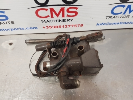 Massey Ferguson 675, 399, 372n, 375, 4225, 4255 Hydraulic Valve Assy 1679099m95 - Hydraulic valve for Farm tractor: picture 3 Massey Ferguson 675, 399, 372n, 375, 4225, 4255 Hydraulic Valve Assy 1679099m95 - Hydraulic valve for Farm tractor: picture 3