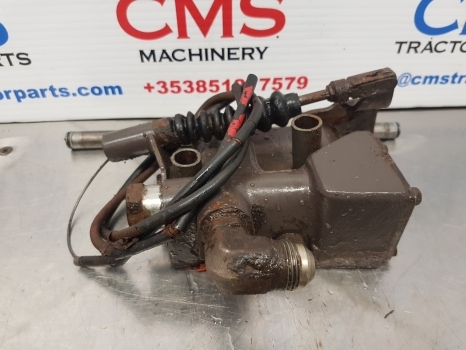 Massey Ferguson 675, 399, 372n, 375, 4225, 4255 Hydraulic Valve Assy 1679099m95 - Hydraulic valve for Farm tractor: picture 2 Massey Ferguson 675, 399, 372n, 375, 4225, 4255 Hydraulic Valve Assy 1679099m95 - Hydraulic valve for Farm tractor: picture 2