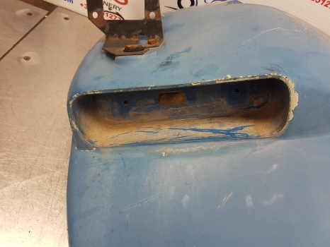 New Holland Tm, Ts, Tl, 35, 60, 40 Series Mudguard Extension Lhs 82003474 - Fender for Farm tractor: picture 4 New Holland Tm, Ts, Tl, 35, 60, 40 Series Mudguard Extension Lhs 82003474 - Fender for Farm tractor: picture 4