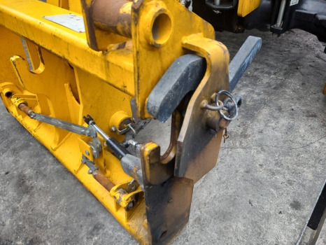 Jcb 542-70 Ag, 541-70, 536-70 Headstock Quick Hitch Plate 400/w9046 - Spare parts for Telescopic handler: picture 3 Jcb 542-70 Ag, 541-70, 536-70 Headstock Quick Hitch Plate 400/w9046 - Spare parts for Telescopic handler: picture 3