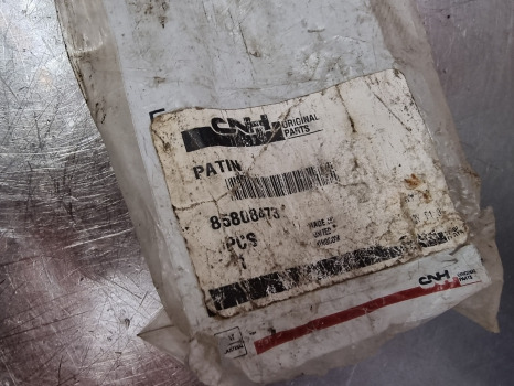 New Holland Lb, Lbb, Tl, Tlb Sliding Pad Pair 85808473 - Spare parts for Backhoe loader: picture 4 New Holland Lb, Lbb, Tl, Tlb Sliding Pad Pair 85808473 - Spare parts for Backhoe loader: picture 4