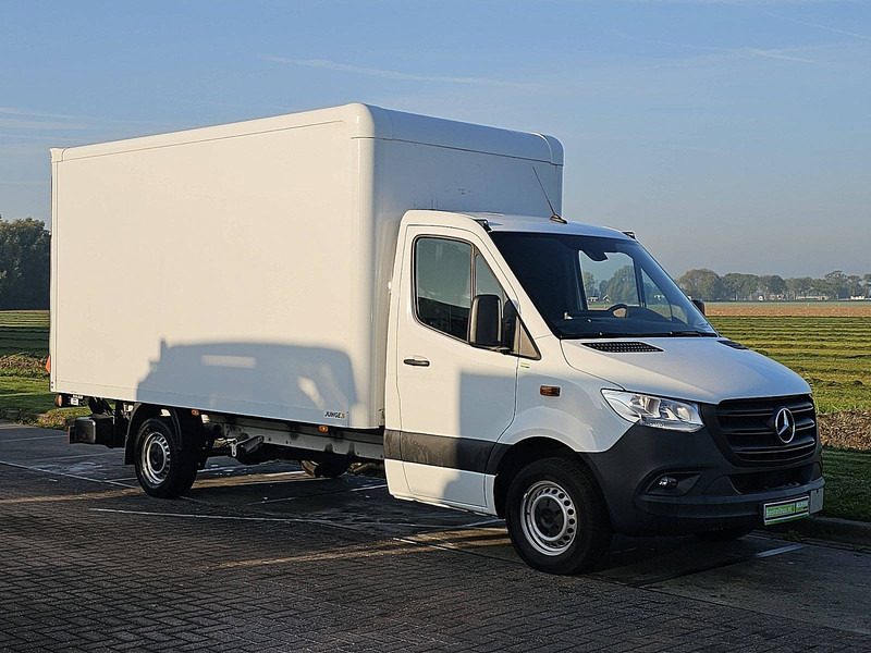 Mercedes-Benz Sprinter 317 Bakwagen Laadklep! - Closed box van: picture 4 Mercedes-Benz Sprinter 317 Bakwagen Laadklep! - Closed box van: picture 4
