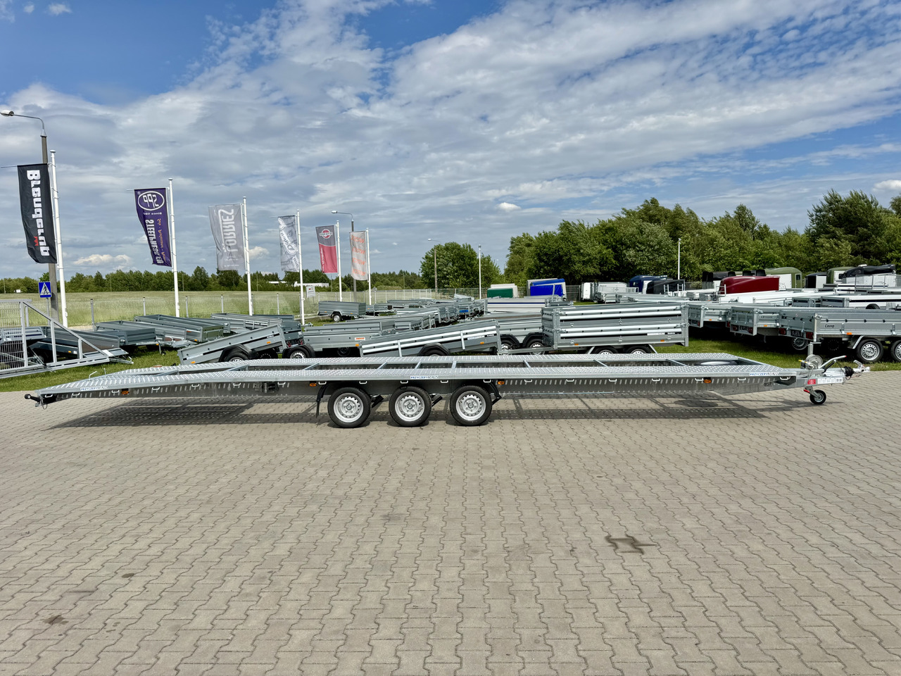 NIEWIADÓW Indiana 9m x 2.1 m | 3.5T - Autotransporter trailer: picture 4 NIEWIADÓW Indiana 9m x 2.1 m | 3.5T - Autotransporter trailer: picture 4