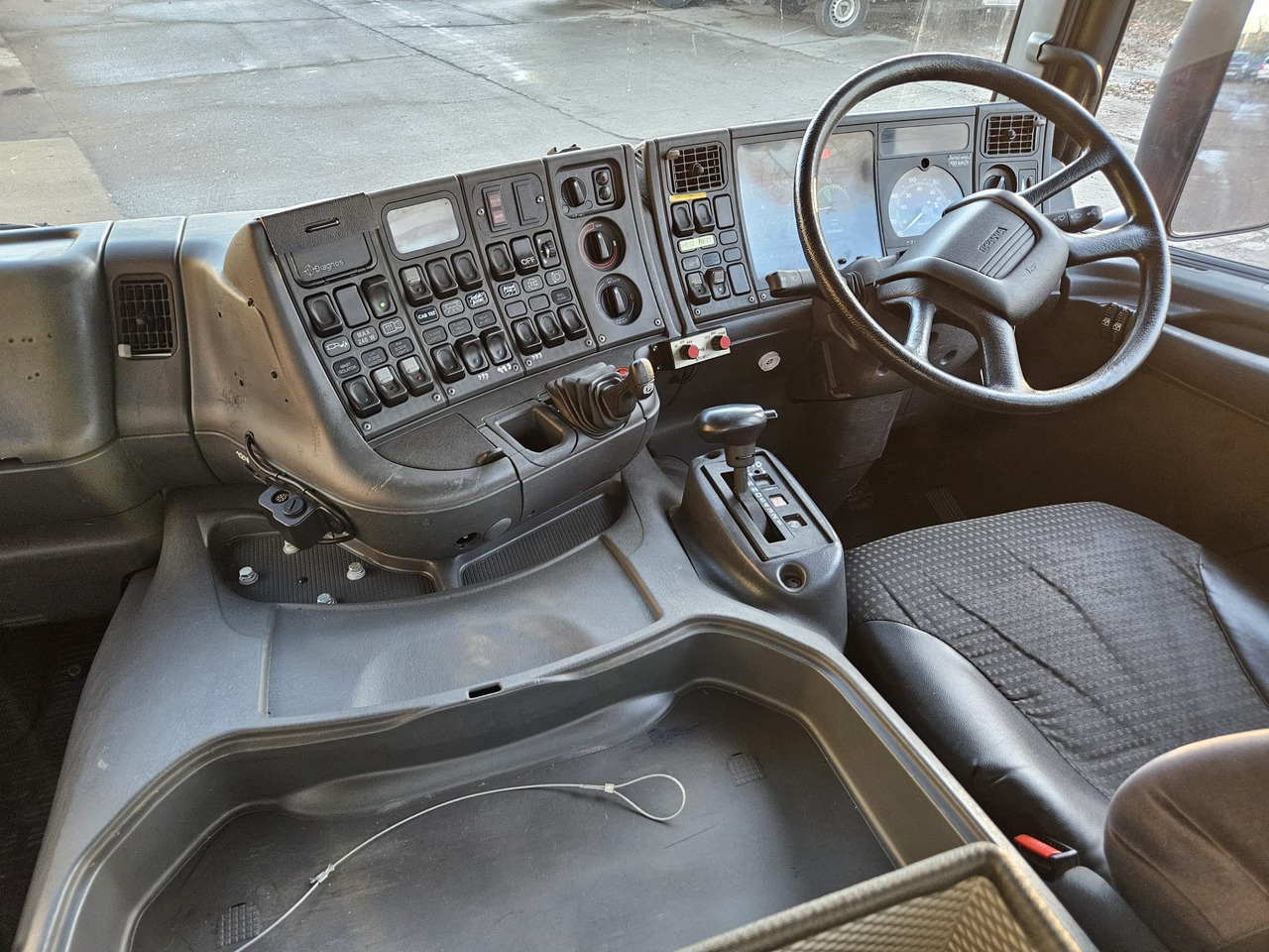 Fire truck SCANIA 94D: picture 16