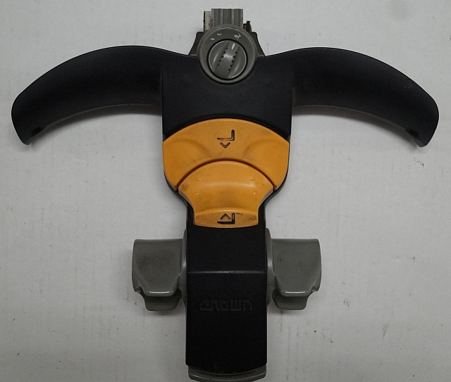 Crown 821882-001 | Rijschakelaar Controle Handle sn. SK0073886 - Electrical system for Material handling equipment: picture 1 Crown 821882-001 | Rijschakelaar Controle Handle sn. SK0073886 - Electrical system for Material handling equipment: picture 1