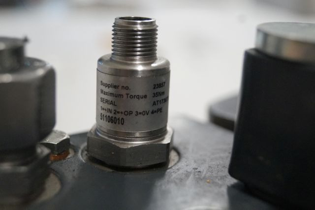 Jungheinrich 51193016 | Hydraulic Clamb from EKS308 year 2014 loading sensor 511 Hydraulic Clamb from EKS308 year 2014 loading sensor 51106010 - Hydraulics for Material handling equipment: picture 2 Jungheinrich 51193016 | Hydraulic Clamb from EKS308 year 2014 loading sensor 511 Hydraulic Clamb from EKS308 year 2014 loading sensor 51106010 - Hydraulics for Material handling equipment: picture 2