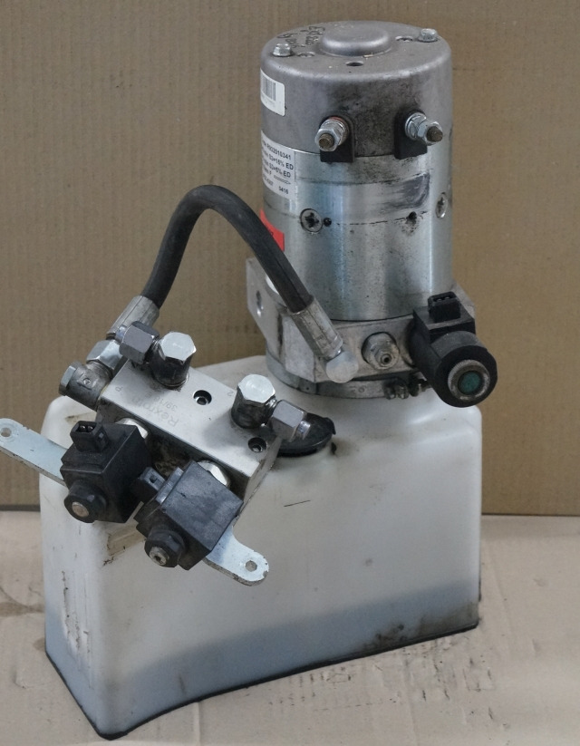 Jungheinrich 51417583 | Pumpmotor with tank and valve block 24V 2,2KW code R9320 Pumpmotor with tank and valve block 24V 2,2KW code R932010341 for EJD220 year 2016 - Hydraulic pump for Material handling equipment: picture 1 Jungheinrich 51417583 | Pumpmotor with tank and valve block 24V 2,2KW code R9320 Pumpmotor with tank and valve block 24V 2,2KW code R932010341 for EJD220 year 2016 - Hydraulic pump for Material handling equipment: picture 1