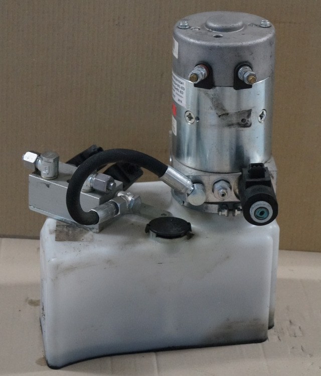Jungheinrich 51417583 | Pumpmotor with tank and valve block 24V 2,2KW code R9320 Pumpmotor with tank and valve block 24V 2,2KW code R932010341 for EJD220 year 2016 - Hydraulic pump for Material handling equipment: picture 1 Jungheinrich 51417583 | Pumpmotor with tank and valve block 24V 2,2KW code R9320 Pumpmotor with tank and valve block 24V 2,2KW code R932010341 for EJD220 year 2016 - Hydraulic pump for Material handling equipment: picture 1