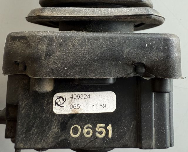 Linde 409324 | Joystick Single Axis Still no. 8409324 sn 0651 59 - Electrical system for Material handling equipment: picture 2 Linde 409324 | Joystick Single Axis Still no. 8409324 sn 0651 59 - Electrical system for Material handling equipment: picture 2